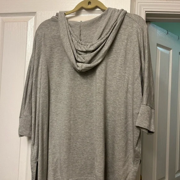 BEYOND YOGA v-neck pullover poncho - Picture 8 of 10
